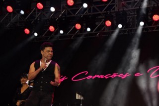 
                <a style='margin-left: 5px;' class='btn btn-xs btn-social btn-facebook' href='https://www.facebook.com/sharer/sharer.php?u=https://galeramix.com.br/imagem/a162/800-800-90/conteudo/site_galerias/162/tijufest-2025-zeze-di-camargo-100.jpg' rel='popup' data-width='500' data-height='400'><i class='fa fa-facebook'></i>Compartilhar <span class='hidden-xs'>no Facebook</span>
            </a> 
            <a class='btn btn-default btn-xs' target='_blank' href='imagem/a162/800-800-90/conteudo/site_galerias/162/tijufest-2025-zeze-di-camargo-100.jpg'>
                <span class='glyphicon glyphicon-cloud-download'></span> Salvar
            </a>
            