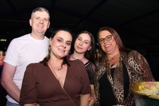 
<a style='margin-left: 5px;' class='btn btn-xs btn-social btn-facebook' href='https://www.facebook.com/sharer/sharer.php?u=https://galeramix.com.br/imagem/a162/800-800-90/conteudo/site_galerias/162/tijufest-2025-zeze-di-camargo-17.jpg' rel='popup' data-width='500' data-height='400'><i class='fa fa-facebook'></i>Compartilhar <span class='hidden-xs'>no Facebook</span>
</a> 
<a class='btn btn-default btn-xs' target='_blank' href='imagem/a162/800-800-90/conteudo/site_galerias/162/tijufest-2025-zeze-di-camargo-17.jpg'>
<span class='glyphicon glyphicon-cloud-download'></span> Salvar
</a>
