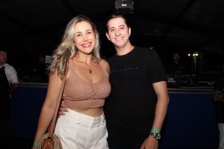 
<a style='margin-left: 5px;' class='btn btn-xs btn-social btn-facebook' href='https://www.facebook.com/sharer/sharer.php?u=https://galeramix.com.br/imagem/a162/800-800-90/conteudo/site_galerias/162/tijufest-2025-zeze-di-camargo-18.jpg' rel='popup' data-width='500' data-height='400'><i class='fa fa-facebook'></i>Compartilhar <span class='hidden-xs'>no Facebook</span>
</a> 
<a class='btn btn-default btn-xs' target='_blank' href='imagem/a162/800-800-90/conteudo/site_galerias/162/tijufest-2025-zeze-di-camargo-18.jpg'>
<span class='glyphicon glyphicon-cloud-download'></span> Salvar
</a>
