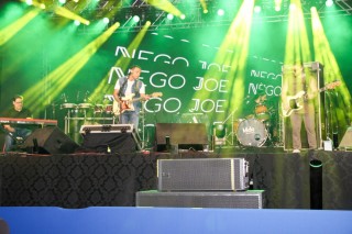 
<a style='margin-left: 5px;' class='btn btn-xs btn-social btn-facebook' href='https://www.facebook.com/sharer/sharer.php?u=https://galeramix.com.br/imagem/a162/800-800-90/conteudo/site_galerias/162/tijufest-2025-zeze-di-camargo-2.jpg' rel='popup' data-width='500' data-height='400'><i class='fa fa-facebook'></i>Compartilhar <span class='hidden-xs'>no Facebook</span>
</a> 
<a class='btn btn-default btn-xs' target='_blank' href='imagem/a162/800-800-90/conteudo/site_galerias/162/tijufest-2025-zeze-di-camargo-2.jpg'>
<span class='glyphicon glyphicon-cloud-download'></span> Salvar
</a>
