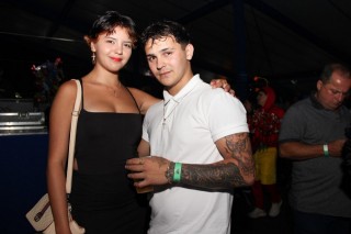 
<a style='margin-left: 5px;' class='btn btn-xs btn-social btn-facebook' href='https://www.facebook.com/sharer/sharer.php?u=https://galeramix.com.br/imagem/a162/800-800-90/conteudo/site_galerias/162/tijufest-2025-zeze-di-camargo-20.jpg' rel='popup' data-width='500' data-height='400'><i class='fa fa-facebook'></i>Compartilhar <span class='hidden-xs'>no Facebook</span>
</a> 
<a class='btn btn-default btn-xs' target='_blank' href='imagem/a162/800-800-90/conteudo/site_galerias/162/tijufest-2025-zeze-di-camargo-20.jpg'>
<span class='glyphicon glyphicon-cloud-download'></span> Salvar
</a>
