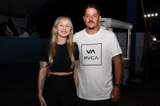 
<a style='margin-left: 5px;' class='btn btn-xs btn-social btn-facebook' href='https://www.facebook.com/sharer/sharer.php?u=https://galeramix.com.br/imagem/a162/800-800-90/conteudo/site_galerias/162/tijufest-2025-zeze-di-camargo-21.jpg' rel='popup' data-width='500' data-height='400'><i class='fa fa-facebook'></i>Compartilhar <span class='hidden-xs'>no Facebook</span>
</a> 
<a class='btn btn-default btn-xs' target='_blank' href='imagem/a162/800-800-90/conteudo/site_galerias/162/tijufest-2025-zeze-di-camargo-21.jpg'>
<span class='glyphicon glyphicon-cloud-download'></span> Salvar
</a>
