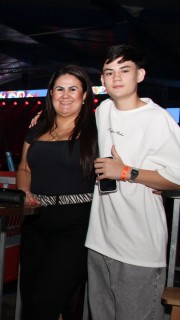 
<a style='margin-left: 5px;' class='btn btn-xs btn-social btn-facebook' href='https://www.facebook.com/sharer/sharer.php?u=https://galeramix.com.br/imagem/a162/800-800-90/conteudo/site_galerias/162/tijufest-2025-zeze-di-camargo-24.jpg' rel='popup' data-width='500' data-height='400'><i class='fa fa-facebook'></i>Compartilhar <span class='hidden-xs'>no Facebook</span>
</a> 
<a class='btn btn-default btn-xs' target='_blank' href='imagem/a162/800-800-90/conteudo/site_galerias/162/tijufest-2025-zeze-di-camargo-24.jpg'>
<span class='glyphicon glyphicon-cloud-download'></span> Salvar
</a>
