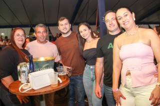 
<a style='margin-left: 5px;' class='btn btn-xs btn-social btn-facebook' href='https://www.facebook.com/sharer/sharer.php?u=https://galeramix.com.br/imagem/a162/800-800-90/conteudo/site_galerias/162/tijufest-2025-zeze-di-camargo-4.jpg' rel='popup' data-width='500' data-height='400'><i class='fa fa-facebook'></i>Compartilhar <span class='hidden-xs'>no Facebook</span>
</a> 
<a class='btn btn-default btn-xs' target='_blank' href='imagem/a162/800-800-90/conteudo/site_galerias/162/tijufest-2025-zeze-di-camargo-4.jpg'>
<span class='glyphicon glyphicon-cloud-download'></span> Salvar
</a>
