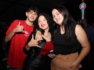 
<a style='margin-left: 5px;' class='btn btn-xs btn-social btn-facebook' href='https://www.facebook.com/sharer/sharer.php?u=https://galeramix.com.br/imagem/a162/800-800-90/conteudo/site_galerias/162/tijufest-2025-zeze-di-camargo-46.jpg' rel='popup' data-width='500' data-height='400'><i class='fa fa-facebook'></i>Compartilhar <span class='hidden-xs'>no Facebook</span>
</a> 
<a class='btn btn-default btn-xs' target='_blank' href='imagem/a162/800-800-90/conteudo/site_galerias/162/tijufest-2025-zeze-di-camargo-46.jpg'>
<span class='glyphicon glyphicon-cloud-download'></span> Salvar
</a>
