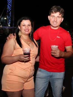 
<a style='margin-left: 5px;' class='btn btn-xs btn-social btn-facebook' href='https://www.facebook.com/sharer/sharer.php?u=https://galeramix.com.br/imagem/a162/800-800-90/conteudo/site_galerias/162/tijufest-2025-zeze-di-camargo-49.jpg' rel='popup' data-width='500' data-height='400'><i class='fa fa-facebook'></i>Compartilhar <span class='hidden-xs'>no Facebook</span>
</a> 
<a class='btn btn-default btn-xs' target='_blank' href='imagem/a162/800-800-90/conteudo/site_galerias/162/tijufest-2025-zeze-di-camargo-49.jpg'>
<span class='glyphicon glyphicon-cloud-download'></span> Salvar
</a>
