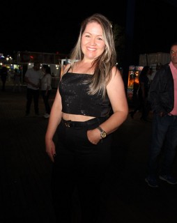 
<a style='margin-left: 5px;' class='btn btn-xs btn-social btn-facebook' href='https://www.facebook.com/sharer/sharer.php?u=https://galeramix.com.br/imagem/a162/800-800-90/conteudo/site_galerias/162/tijufest-2025-zeze-di-camargo-51.jpg' rel='popup' data-width='500' data-height='400'><i class='fa fa-facebook'></i>Compartilhar <span class='hidden-xs'>no Facebook</span>
</a> 
<a class='btn btn-default btn-xs' target='_blank' href='imagem/a162/800-800-90/conteudo/site_galerias/162/tijufest-2025-zeze-di-camargo-51.jpg'>
<span class='glyphicon glyphicon-cloud-download'></span> Salvar
</a>
