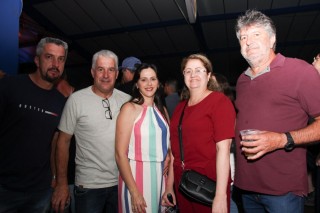 
<a style='margin-left: 5px;' class='btn btn-xs btn-social btn-facebook' href='https://www.facebook.com/sharer/sharer.php?u=https://galeramix.com.br/imagem/a162/800-800-90/conteudo/site_galerias/162/tijufest-2025-zeze-di-camargo-55.jpg' rel='popup' data-width='500' data-height='400'><i class='fa fa-facebook'></i>Compartilhar <span class='hidden-xs'>no Facebook</span>
</a> 
<a class='btn btn-default btn-xs' target='_blank' href='imagem/a162/800-800-90/conteudo/site_galerias/162/tijufest-2025-zeze-di-camargo-55.jpg'>
<span class='glyphicon glyphicon-cloud-download'></span> Salvar
</a>
