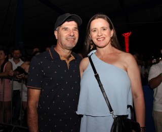 
<a style='margin-left: 5px;' class='btn btn-xs btn-social btn-facebook' href='https://www.facebook.com/sharer/sharer.php?u=https://galeramix.com.br/imagem/a162/800-800-90/conteudo/site_galerias/162/tijufest-2025-zeze-di-camargo-56.jpg' rel='popup' data-width='500' data-height='400'><i class='fa fa-facebook'></i>Compartilhar <span class='hidden-xs'>no Facebook</span>
</a> 
<a class='btn btn-default btn-xs' target='_blank' href='imagem/a162/800-800-90/conteudo/site_galerias/162/tijufest-2025-zeze-di-camargo-56.jpg'>
<span class='glyphicon glyphicon-cloud-download'></span> Salvar
</a>
