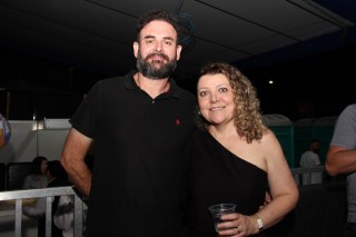 
<a style='margin-left: 5px;' class='btn btn-xs btn-social btn-facebook' href='https://www.facebook.com/sharer/sharer.php?u=https://galeramix.com.br/imagem/a162/800-800-90/conteudo/site_galerias/162/tijufest-2025-zeze-di-camargo-65.jpg' rel='popup' data-width='500' data-height='400'><i class='fa fa-facebook'></i>Compartilhar <span class='hidden-xs'>no Facebook</span>
</a> 
<a class='btn btn-default btn-xs' target='_blank' href='imagem/a162/800-800-90/conteudo/site_galerias/162/tijufest-2025-zeze-di-camargo-65.jpg'>
<span class='glyphicon glyphicon-cloud-download'></span> Salvar
</a>
