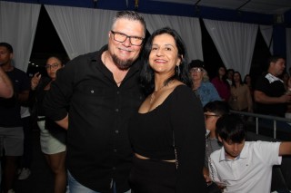 
<a style='margin-left: 5px;' class='btn btn-xs btn-social btn-facebook' href='https://www.facebook.com/sharer/sharer.php?u=https://galeramix.com.br/imagem/a162/800-800-90/conteudo/site_galerias/162/tijufest-2025-zeze-di-camargo-66.jpg' rel='popup' data-width='500' data-height='400'><i class='fa fa-facebook'></i>Compartilhar <span class='hidden-xs'>no Facebook</span>
</a> 
<a class='btn btn-default btn-xs' target='_blank' href='imagem/a162/800-800-90/conteudo/site_galerias/162/tijufest-2025-zeze-di-camargo-66.jpg'>
<span class='glyphicon glyphicon-cloud-download'></span> Salvar
</a>
