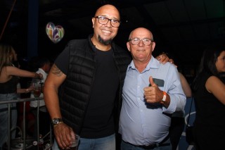 
<a style='margin-left: 5px;' class='btn btn-xs btn-social btn-facebook' href='https://www.facebook.com/sharer/sharer.php?u=https://galeramix.com.br/imagem/a162/800-800-90/conteudo/site_galerias/162/tijufest-2025-zeze-di-camargo-67.jpg' rel='popup' data-width='500' data-height='400'><i class='fa fa-facebook'></i>Compartilhar <span class='hidden-xs'>no Facebook</span>
</a> 
<a class='btn btn-default btn-xs' target='_blank' href='imagem/a162/800-800-90/conteudo/site_galerias/162/tijufest-2025-zeze-di-camargo-67.jpg'>
<span class='glyphicon glyphicon-cloud-download'></span> Salvar
</a>
