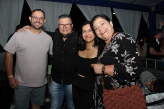 
<a style='margin-left: 5px;' class='btn btn-xs btn-social btn-facebook' href='https://www.facebook.com/sharer/sharer.php?u=https://galeramix.com.br/imagem/a162/800-800-90/conteudo/site_galerias/162/tijufest-2025-zeze-di-camargo-68.jpg' rel='popup' data-width='500' data-height='400'><i class='fa fa-facebook'></i>Compartilhar <span class='hidden-xs'>no Facebook</span>
</a> 
<a class='btn btn-default btn-xs' target='_blank' href='imagem/a162/800-800-90/conteudo/site_galerias/162/tijufest-2025-zeze-di-camargo-68.jpg'>
<span class='glyphicon glyphicon-cloud-download'></span> Salvar
</a>
