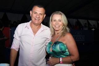 
<a style='margin-left: 5px;' class='btn btn-xs btn-social btn-facebook' href='https://www.facebook.com/sharer/sharer.php?u=https://galeramix.com.br/imagem/a162/800-800-90/conteudo/site_galerias/162/tijufest-2025-zeze-di-camargo-7.jpg' rel='popup' data-width='500' data-height='400'><i class='fa fa-facebook'></i>Compartilhar <span class='hidden-xs'>no Facebook</span>
</a> 
<a class='btn btn-default btn-xs' target='_blank' href='imagem/a162/800-800-90/conteudo/site_galerias/162/tijufest-2025-zeze-di-camargo-7.jpg'>
<span class='glyphicon glyphicon-cloud-download'></span> Salvar
</a>
