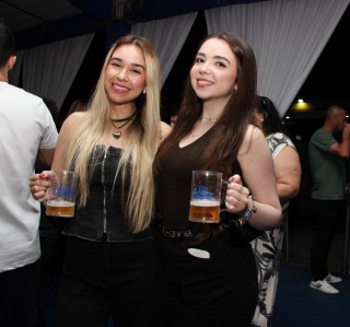 
<a style='margin-left: 5px;' class='btn btn-xs btn-social btn-facebook' href='https://www.facebook.com/sharer/sharer.php?u=https://galeramix.com.br/imagem/a162/800-800-90/conteudo/site_galerias/162/tijufest-2025-zeze-di-camargo-71.jpg' rel='popup' data-width='500' data-height='400'><i class='fa fa-facebook'></i>Compartilhar <span class='hidden-xs'>no Facebook</span>
</a> 
<a class='btn btn-default btn-xs' target='_blank' href='imagem/a162/800-800-90/conteudo/site_galerias/162/tijufest-2025-zeze-di-camargo-71.jpg'>
<span class='glyphicon glyphicon-cloud-download'></span> Salvar
</a>
