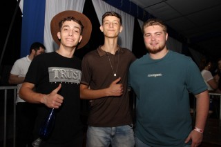 
<a style='margin-left: 5px;' class='btn btn-xs btn-social btn-facebook' href='https://www.facebook.com/sharer/sharer.php?u=https://galeramix.com.br/imagem/a162/800-800-90/conteudo/site_galerias/162/tijufest-2025-zeze-di-camargo-78.jpg' rel='popup' data-width='500' data-height='400'><i class='fa fa-facebook'></i>Compartilhar <span class='hidden-xs'>no Facebook</span>
</a> 
<a class='btn btn-default btn-xs' target='_blank' href='imagem/a162/800-800-90/conteudo/site_galerias/162/tijufest-2025-zeze-di-camargo-78.jpg'>
<span class='glyphicon glyphicon-cloud-download'></span> Salvar
</a>
