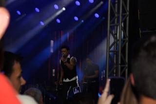 
<a style='margin-left: 5px;' class='btn btn-xs btn-social btn-facebook' href='https://www.facebook.com/sharer/sharer.php?u=https://galeramix.com.br/imagem/a162/800-800-90/conteudo/site_galerias/162/tijufest-2025-zeze-di-camargo-83.jpg' rel='popup' data-width='500' data-height='400'><i class='fa fa-facebook'></i>Compartilhar <span class='hidden-xs'>no Facebook</span>
</a> 
<a class='btn btn-default btn-xs' target='_blank' href='imagem/a162/800-800-90/conteudo/site_galerias/162/tijufest-2025-zeze-di-camargo-83.jpg'>
<span class='glyphicon glyphicon-cloud-download'></span> Salvar
</a>
