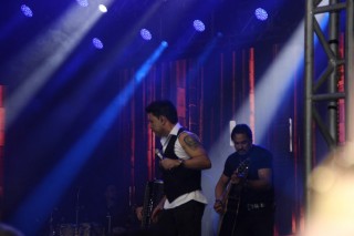 
<a style='margin-left: 5px;' class='btn btn-xs btn-social btn-facebook' href='https://www.facebook.com/sharer/sharer.php?u=https://galeramix.com.br/imagem/a162/800-800-90/conteudo/site_galerias/162/tijufest-2025-zeze-di-camargo-85.jpg' rel='popup' data-width='500' data-height='400'><i class='fa fa-facebook'></i>Compartilhar <span class='hidden-xs'>no Facebook</span>
</a> 
<a class='btn btn-default btn-xs' target='_blank' href='imagem/a162/800-800-90/conteudo/site_galerias/162/tijufest-2025-zeze-di-camargo-85.jpg'>
<span class='glyphicon glyphicon-cloud-download'></span> Salvar
</a>
