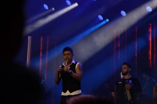 
<a style='margin-left: 5px;' class='btn btn-xs btn-social btn-facebook' href='https://www.facebook.com/sharer/sharer.php?u=https://galeramix.com.br/imagem/a162/800-800-90/conteudo/site_galerias/162/tijufest-2025-zeze-di-camargo-86.jpg' rel='popup' data-width='500' data-height='400'><i class='fa fa-facebook'></i>Compartilhar <span class='hidden-xs'>no Facebook</span>
</a> 
<a class='btn btn-default btn-xs' target='_blank' href='imagem/a162/800-800-90/conteudo/site_galerias/162/tijufest-2025-zeze-di-camargo-86.jpg'>
<span class='glyphicon glyphicon-cloud-download'></span> Salvar
</a>
