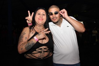 
<a style='margin-left: 5px;' class='btn btn-xs btn-social btn-facebook' href='https://www.facebook.com/sharer/sharer.php?u=https://galeramix.com.br/imagem/a162/800-800-90/conteudo/site_galerias/162/tijufest-2025-zeze-di-camargo-9.jpg' rel='popup' data-width='500' data-height='400'><i class='fa fa-facebook'></i>Compartilhar <span class='hidden-xs'>no Facebook</span>
</a> 
<a class='btn btn-default btn-xs' target='_blank' href='imagem/a162/800-800-90/conteudo/site_galerias/162/tijufest-2025-zeze-di-camargo-9.jpg'>
<span class='glyphicon glyphicon-cloud-download'></span> Salvar
</a>
