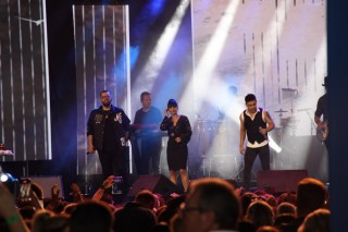 
<a style='margin-left: 5px;' class='btn btn-xs btn-social btn-facebook' href='https://www.facebook.com/sharer/sharer.php?u=https://galeramix.com.br/imagem/a162/800-800-90/conteudo/site_galerias/162/tijufest-2025-zeze-di-camargo-92.jpg' rel='popup' data-width='500' data-height='400'><i class='fa fa-facebook'></i>Compartilhar <span class='hidden-xs'>no Facebook</span>
</a> 
<a class='btn btn-default btn-xs' target='_blank' href='imagem/a162/800-800-90/conteudo/site_galerias/162/tijufest-2025-zeze-di-camargo-92.jpg'>
<span class='glyphicon glyphicon-cloud-download'></span> Salvar
</a>
