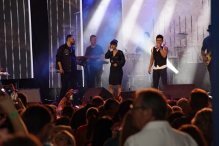 
<a style='margin-left: 5px;' class='btn btn-xs btn-social btn-facebook' href='https://www.facebook.com/sharer/sharer.php?u=https://galeramix.com.br/imagem/a162/800-800-90/conteudo/site_galerias/162/tijufest-2025-zeze-di-camargo-93.jpg' rel='popup' data-width='500' data-height='400'><i class='fa fa-facebook'></i>Compartilhar <span class='hidden-xs'>no Facebook</span>
</a> 
<a class='btn btn-default btn-xs' target='_blank' href='imagem/a162/800-800-90/conteudo/site_galerias/162/tijufest-2025-zeze-di-camargo-93.jpg'>
<span class='glyphicon glyphicon-cloud-download'></span> Salvar
</a>
