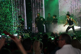 
<a style='margin-left: 5px;' class='btn btn-xs btn-social btn-facebook' href='https://www.facebook.com/sharer/sharer.php?u=https://galeramix.com.br/imagem/a162/800-800-90/conteudo/site_galerias/162/tijufest-2025-zeze-di-camargo-94.jpg' rel='popup' data-width='500' data-height='400'><i class='fa fa-facebook'></i>Compartilhar <span class='hidden-xs'>no Facebook</span>
</a> 
<a class='btn btn-default btn-xs' target='_blank' href='imagem/a162/800-800-90/conteudo/site_galerias/162/tijufest-2025-zeze-di-camargo-94.jpg'>
<span class='glyphicon glyphicon-cloud-download'></span> Salvar
</a>
