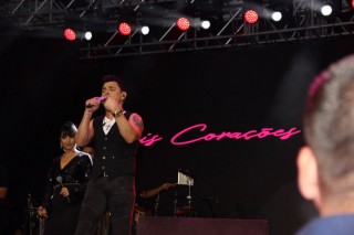 
<a style='margin-left: 5px;' class='btn btn-xs btn-social btn-facebook' href='https://www.facebook.com/sharer/sharer.php?u=https://galeramix.com.br/imagem/a162/800-800-90/conteudo/site_galerias/162/tijufest-2025-zeze-di-camargo-99.jpg' rel='popup' data-width='500' data-height='400'><i class='fa fa-facebook'></i>Compartilhar <span class='hidden-xs'>no Facebook</span>
</a> 
<a class='btn btn-default btn-xs' target='_blank' href='imagem/a162/800-800-90/conteudo/site_galerias/162/tijufest-2025-zeze-di-camargo-99.jpg'>
<span class='glyphicon glyphicon-cloud-download'></span> Salvar
</a>
