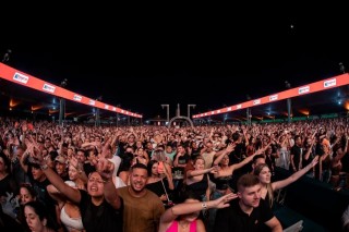 
                    <a style='margin-left: 5px;' class='btn btn-xs btn-social btn-facebook' href='https://www.facebook.com/sharer/sharer.php?u=https://galeramix.com.br/imagem/a163/800-800-90/conteudo/site_galerias/163/18-cpstelaco-jr-sco-galeramix-1.jpg' rel='popup' data-width='500' data-height='400'><i class='fa fa-facebook'></i>Compartilhar <span class='hidden-xs'>no Facebook</span>
                </a> 
                <a class='btn btn-default btn-xs' target='_blank' href='imagem/a163/800-800-90/conteudo/site_galerias/163/18-cpstelaco-jr-sco-galeramix-1.jpg'>
                    <span class='glyphicon glyphicon-cloud-download'></span> Salvar
                </a>
                