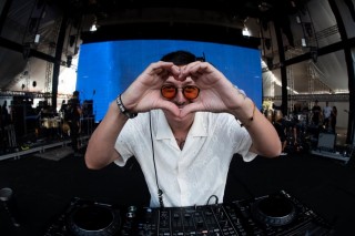 
    <a style='margin-left: 5px;' class='btn btn-xs btn-social btn-facebook' href='https://www.facebook.com/sharer/sharer.php?u=https://galeramix.com.br/imagem/a163/800-800-90/conteudo/site_galerias/163/18-cpstelaco-jr-sco-galeramix-4.jpg' rel='popup' data-width='500' data-height='400'><i class='fa fa-facebook'></i>Compartilhar <span class='hidden-xs'>no Facebook</span>
</a> 
<a class='btn btn-default btn-xs' target='_blank' href='imagem/a163/800-800-90/conteudo/site_galerias/163/18-cpstelaco-jr-sco-galeramix-4.jpg'>
    <span class='glyphicon glyphicon-cloud-download'></span> Salvar
</a>
