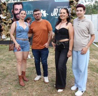 
<a style='margin-left: 5px;' class='btn btn-xs btn-social btn-facebook' href='https://www.facebook.com/sharer/sharer.php?u=https://galeramix.com.br/imagem/a163/800-800-90/conteudo/site_galerias/163/gustavo-lima-costelaco-junior-seco-galeramix-10.jpg' rel='popup' data-width='500' data-height='400'><i class='fa fa-facebook'></i>Compartilhar <span class='hidden-xs'>no Facebook</span>
</a> 
<a class='btn btn-default btn-xs' target='_blank' href='imagem/a163/800-800-90/conteudo/site_galerias/163/gustavo-lima-costelaco-junior-seco-galeramix-10.jpg'>
<span class='glyphicon glyphicon-cloud-download'></span> Salvar
</a>
