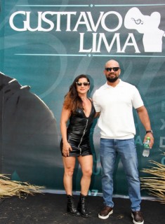 
<a style='margin-left: 5px;' class='btn btn-xs btn-social btn-facebook' href='https://www.facebook.com/sharer/sharer.php?u=https://galeramix.com.br/imagem/a163/800-800-90/conteudo/site_galerias/163/gustavo-lima-costelaco-junior-seco-galeramix-107.jpg' rel='popup' data-width='500' data-height='400'><i class='fa fa-facebook'></i>Compartilhar <span class='hidden-xs'>no Facebook</span>
</a> 
<a class='btn btn-default btn-xs' target='_blank' href='imagem/a163/800-800-90/conteudo/site_galerias/163/gustavo-lima-costelaco-junior-seco-galeramix-107.jpg'>
<span class='glyphicon glyphicon-cloud-download'></span> Salvar
</a>
