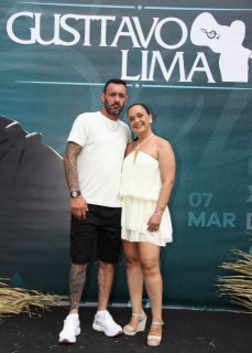 
<a style='margin-left: 5px;' class='btn btn-xs btn-social btn-facebook' href='https://www.facebook.com/sharer/sharer.php?u=https://galeramix.com.br/imagem/a163/800-800-90/conteudo/site_galerias/163/gustavo-lima-costelaco-junior-seco-galeramix-12.jpg' rel='popup' data-width='500' data-height='400'><i class='fa fa-facebook'></i>Compartilhar <span class='hidden-xs'>no Facebook</span>
</a> 
<a class='btn btn-default btn-xs' target='_blank' href='imagem/a163/800-800-90/conteudo/site_galerias/163/gustavo-lima-costelaco-junior-seco-galeramix-12.jpg'>
<span class='glyphicon glyphicon-cloud-download'></span> Salvar
</a>
