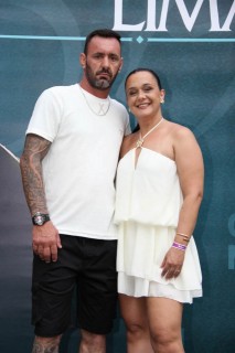 
<a style='margin-left: 5px;' class='btn btn-xs btn-social btn-facebook' href='https://www.facebook.com/sharer/sharer.php?u=https://galeramix.com.br/imagem/a163/800-800-90/conteudo/site_galerias/163/gustavo-lima-costelaco-junior-seco-galeramix-123.jpg' rel='popup' data-width='500' data-height='400'><i class='fa fa-facebook'></i>Compartilhar <span class='hidden-xs'>no Facebook</span>
</a> 
<a class='btn btn-default btn-xs' target='_blank' href='imagem/a163/800-800-90/conteudo/site_galerias/163/gustavo-lima-costelaco-junior-seco-galeramix-123.jpg'>
<span class='glyphicon glyphicon-cloud-download'></span> Salvar
</a>
