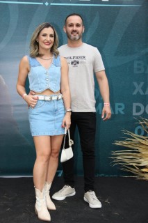 
<a style='margin-left: 5px;' class='btn btn-xs btn-social btn-facebook' href='https://www.facebook.com/sharer/sharer.php?u=https://galeramix.com.br/imagem/a163/800-800-90/conteudo/site_galerias/163/gustavo-lima-costelaco-junior-seco-galeramix-124.jpg' rel='popup' data-width='500' data-height='400'><i class='fa fa-facebook'></i>Compartilhar <span class='hidden-xs'>no Facebook</span>
</a> 
<a class='btn btn-default btn-xs' target='_blank' href='imagem/a163/800-800-90/conteudo/site_galerias/163/gustavo-lima-costelaco-junior-seco-galeramix-124.jpg'>
<span class='glyphicon glyphicon-cloud-download'></span> Salvar
</a>
