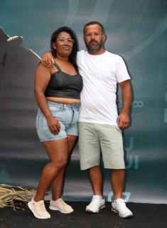 
<a style='margin-left: 5px;' class='btn btn-xs btn-social btn-facebook' href='https://www.facebook.com/sharer/sharer.php?u=https://galeramix.com.br/imagem/a163/800-800-90/conteudo/site_galerias/163/gustavo-lima-costelaco-junior-seco-galeramix-130.jpg' rel='popup' data-width='500' data-height='400'><i class='fa fa-facebook'></i>Compartilhar <span class='hidden-xs'>no Facebook</span>
</a> 
<a class='btn btn-default btn-xs' target='_blank' href='imagem/a163/800-800-90/conteudo/site_galerias/163/gustavo-lima-costelaco-junior-seco-galeramix-130.jpg'>
<span class='glyphicon glyphicon-cloud-download'></span> Salvar
</a>
