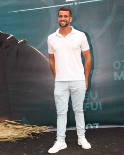 
<a style='margin-left: 5px;' class='btn btn-xs btn-social btn-facebook' href='https://www.facebook.com/sharer/sharer.php?u=https://galeramix.com.br/imagem/a163/800-800-90/conteudo/site_galerias/163/gustavo-lima-costelaco-junior-seco-galeramix-140.jpg' rel='popup' data-width='500' data-height='400'><i class='fa fa-facebook'></i>Compartilhar <span class='hidden-xs'>no Facebook</span>
</a> 
<a class='btn btn-default btn-xs' target='_blank' href='imagem/a163/800-800-90/conteudo/site_galerias/163/gustavo-lima-costelaco-junior-seco-galeramix-140.jpg'>
<span class='glyphicon glyphicon-cloud-download'></span> Salvar
</a>
