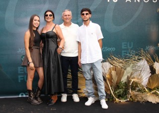 
<a style='margin-left: 5px;' class='btn btn-xs btn-social btn-facebook' href='https://www.facebook.com/sharer/sharer.php?u=https://galeramix.com.br/imagem/a163/800-800-90/conteudo/site_galerias/163/gustavo-lima-costelaco-junior-seco-galeramix-142.jpg' rel='popup' data-width='500' data-height='400'><i class='fa fa-facebook'></i>Compartilhar <span class='hidden-xs'>no Facebook</span>
</a> 
<a class='btn btn-default btn-xs' target='_blank' href='imagem/a163/800-800-90/conteudo/site_galerias/163/gustavo-lima-costelaco-junior-seco-galeramix-142.jpg'>
<span class='glyphicon glyphicon-cloud-download'></span> Salvar
</a>
