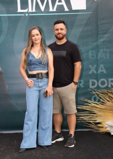 
<a style='margin-left: 5px;' class='btn btn-xs btn-social btn-facebook' href='https://www.facebook.com/sharer/sharer.php?u=https://galeramix.com.br/imagem/a163/800-800-90/conteudo/site_galerias/163/gustavo-lima-costelaco-junior-seco-galeramix-143.jpg' rel='popup' data-width='500' data-height='400'><i class='fa fa-facebook'></i>Compartilhar <span class='hidden-xs'>no Facebook</span>
</a> 
<a class='btn btn-default btn-xs' target='_blank' href='imagem/a163/800-800-90/conteudo/site_galerias/163/gustavo-lima-costelaco-junior-seco-galeramix-143.jpg'>
<span class='glyphicon glyphicon-cloud-download'></span> Salvar
</a>
