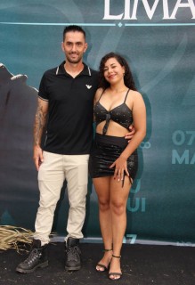 
<a style='margin-left: 5px;' class='btn btn-xs btn-social btn-facebook' href='https://www.facebook.com/sharer/sharer.php?u=https://galeramix.com.br/imagem/a163/800-800-90/conteudo/site_galerias/163/gustavo-lima-costelaco-junior-seco-galeramix-145.jpg' rel='popup' data-width='500' data-height='400'><i class='fa fa-facebook'></i>Compartilhar <span class='hidden-xs'>no Facebook</span>
</a> 
<a class='btn btn-default btn-xs' target='_blank' href='imagem/a163/800-800-90/conteudo/site_galerias/163/gustavo-lima-costelaco-junior-seco-galeramix-145.jpg'>
<span class='glyphicon glyphicon-cloud-download'></span> Salvar
</a>
