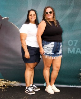 
<a style='margin-left: 5px;' class='btn btn-xs btn-social btn-facebook' href='https://www.facebook.com/sharer/sharer.php?u=https://galeramix.com.br/imagem/a163/800-800-90/conteudo/site_galerias/163/gustavo-lima-costelaco-junior-seco-galeramix-148.jpg' rel='popup' data-width='500' data-height='400'><i class='fa fa-facebook'></i>Compartilhar <span class='hidden-xs'>no Facebook</span>
</a> 
<a class='btn btn-default btn-xs' target='_blank' href='imagem/a163/800-800-90/conteudo/site_galerias/163/gustavo-lima-costelaco-junior-seco-galeramix-148.jpg'>
<span class='glyphicon glyphicon-cloud-download'></span> Salvar
</a>
