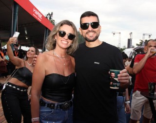 
<a style='margin-left: 5px;' class='btn btn-xs btn-social btn-facebook' href='https://www.facebook.com/sharer/sharer.php?u=https://galeramix.com.br/imagem/a163/800-800-90/conteudo/site_galerias/163/gustavo-lima-costelaco-junior-seco-galeramix-167.jpg' rel='popup' data-width='500' data-height='400'><i class='fa fa-facebook'></i>Compartilhar <span class='hidden-xs'>no Facebook</span>
</a> 
<a class='btn btn-default btn-xs' target='_blank' href='imagem/a163/800-800-90/conteudo/site_galerias/163/gustavo-lima-costelaco-junior-seco-galeramix-167.jpg'>
<span class='glyphicon glyphicon-cloud-download'></span> Salvar
</a>
