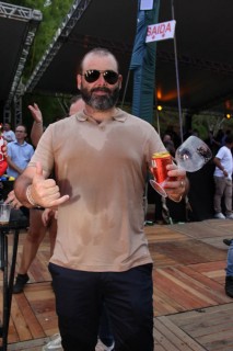 
<a style='margin-left: 5px;' class='btn btn-xs btn-social btn-facebook' href='https://www.facebook.com/sharer/sharer.php?u=https://galeramix.com.br/imagem/a163/800-800-90/conteudo/site_galerias/163/gustavo-lima-costelaco-junior-seco-galeramix-169.jpg' rel='popup' data-width='500' data-height='400'><i class='fa fa-facebook'></i>Compartilhar <span class='hidden-xs'>no Facebook</span>
</a> 
<a class='btn btn-default btn-xs' target='_blank' href='imagem/a163/800-800-90/conteudo/site_galerias/163/gustavo-lima-costelaco-junior-seco-galeramix-169.jpg'>
<span class='glyphicon glyphicon-cloud-download'></span> Salvar
</a>
