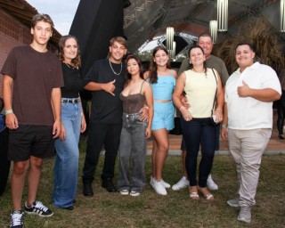 
<a style='margin-left: 5px;' class='btn btn-xs btn-social btn-facebook' href='https://www.facebook.com/sharer/sharer.php?u=https://galeramix.com.br/imagem/a163/800-800-90/conteudo/site_galerias/163/gustavo-lima-costelaco-junior-seco-galeramix-171.jpg' rel='popup' data-width='500' data-height='400'><i class='fa fa-facebook'></i>Compartilhar <span class='hidden-xs'>no Facebook</span>
</a> 
<a class='btn btn-default btn-xs' target='_blank' href='imagem/a163/800-800-90/conteudo/site_galerias/163/gustavo-lima-costelaco-junior-seco-galeramix-171.jpg'>
<span class='glyphicon glyphicon-cloud-download'></span> Salvar
</a>
