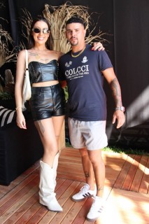 
<a style='margin-left: 5px;' class='btn btn-xs btn-social btn-facebook' href='https://www.facebook.com/sharer/sharer.php?u=https://galeramix.com.br/imagem/a163/800-800-90/conteudo/site_galerias/163/gustavo-lima-costelaco-junior-seco-galeramix-19.jpg' rel='popup' data-width='500' data-height='400'><i class='fa fa-facebook'></i>Compartilhar <span class='hidden-xs'>no Facebook</span>
</a> 
<a class='btn btn-default btn-xs' target='_blank' href='imagem/a163/800-800-90/conteudo/site_galerias/163/gustavo-lima-costelaco-junior-seco-galeramix-19.jpg'>
<span class='glyphicon glyphicon-cloud-download'></span> Salvar
</a>
