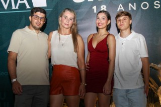 
<a style='margin-left: 5px;' class='btn btn-xs btn-social btn-facebook' href='https://www.facebook.com/sharer/sharer.php?u=https://galeramix.com.br/imagem/a163/800-800-90/conteudo/site_galerias/163/gustavo-lima-costelaco-junior-seco-galeramix-195.jpg' rel='popup' data-width='500' data-height='400'><i class='fa fa-facebook'></i>Compartilhar <span class='hidden-xs'>no Facebook</span>
</a> 
<a class='btn btn-default btn-xs' target='_blank' href='imagem/a163/800-800-90/conteudo/site_galerias/163/gustavo-lima-costelaco-junior-seco-galeramix-195.jpg'>
<span class='glyphicon glyphicon-cloud-download'></span> Salvar
</a>
