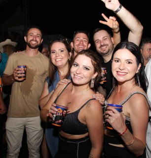 
<a style='margin-left: 5px;' class='btn btn-xs btn-social btn-facebook' href='https://www.facebook.com/sharer/sharer.php?u=https://galeramix.com.br/imagem/a163/800-800-90/conteudo/site_galerias/163/gustavo-lima-costelaco-junior-seco-galeramix-206.jpg' rel='popup' data-width='500' data-height='400'><i class='fa fa-facebook'></i>Compartilhar <span class='hidden-xs'>no Facebook</span>
</a> 
<a class='btn btn-default btn-xs' target='_blank' href='imagem/a163/800-800-90/conteudo/site_galerias/163/gustavo-lima-costelaco-junior-seco-galeramix-206.jpg'>
<span class='glyphicon glyphicon-cloud-download'></span> Salvar
</a>
