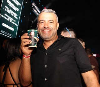 
<a style='margin-left: 5px;' class='btn btn-xs btn-social btn-facebook' href='https://www.facebook.com/sharer/sharer.php?u=https://galeramix.com.br/imagem/a163/800-800-90/conteudo/site_galerias/163/gustavo-lima-costelaco-junior-seco-galeramix-208.jpg' rel='popup' data-width='500' data-height='400'><i class='fa fa-facebook'></i>Compartilhar <span class='hidden-xs'>no Facebook</span>
</a> 
<a class='btn btn-default btn-xs' target='_blank' href='imagem/a163/800-800-90/conteudo/site_galerias/163/gustavo-lima-costelaco-junior-seco-galeramix-208.jpg'>
<span class='glyphicon glyphicon-cloud-download'></span> Salvar
</a>
