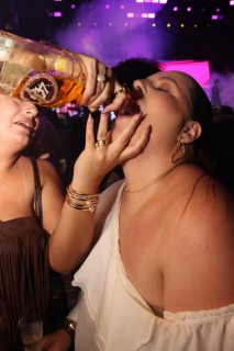 
<a style='margin-left: 5px;' class='btn btn-xs btn-social btn-facebook' href='https://www.facebook.com/sharer/sharer.php?u=https://galeramix.com.br/imagem/a163/800-800-90/conteudo/site_galerias/163/gustavo-lima-costelaco-junior-seco-galeramix-213.jpg' rel='popup' data-width='500' data-height='400'><i class='fa fa-facebook'></i>Compartilhar <span class='hidden-xs'>no Facebook</span>
</a> 
<a class='btn btn-default btn-xs' target='_blank' href='imagem/a163/800-800-90/conteudo/site_galerias/163/gustavo-lima-costelaco-junior-seco-galeramix-213.jpg'>
<span class='glyphicon glyphicon-cloud-download'></span> Salvar
</a>
