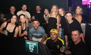 
<a style='margin-left: 5px;' class='btn btn-xs btn-social btn-facebook' href='https://www.facebook.com/sharer/sharer.php?u=https://galeramix.com.br/imagem/a163/800-800-90/conteudo/site_galerias/163/gustavo-lima-costelaco-junior-seco-galeramix-215.jpg' rel='popup' data-width='500' data-height='400'><i class='fa fa-facebook'></i>Compartilhar <span class='hidden-xs'>no Facebook</span>
</a> 
<a class='btn btn-default btn-xs' target='_blank' href='imagem/a163/800-800-90/conteudo/site_galerias/163/gustavo-lima-costelaco-junior-seco-galeramix-215.jpg'>
<span class='glyphicon glyphicon-cloud-download'></span> Salvar
</a>
